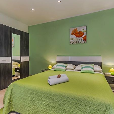 Apartment Adriano Bol Bagian luar foto