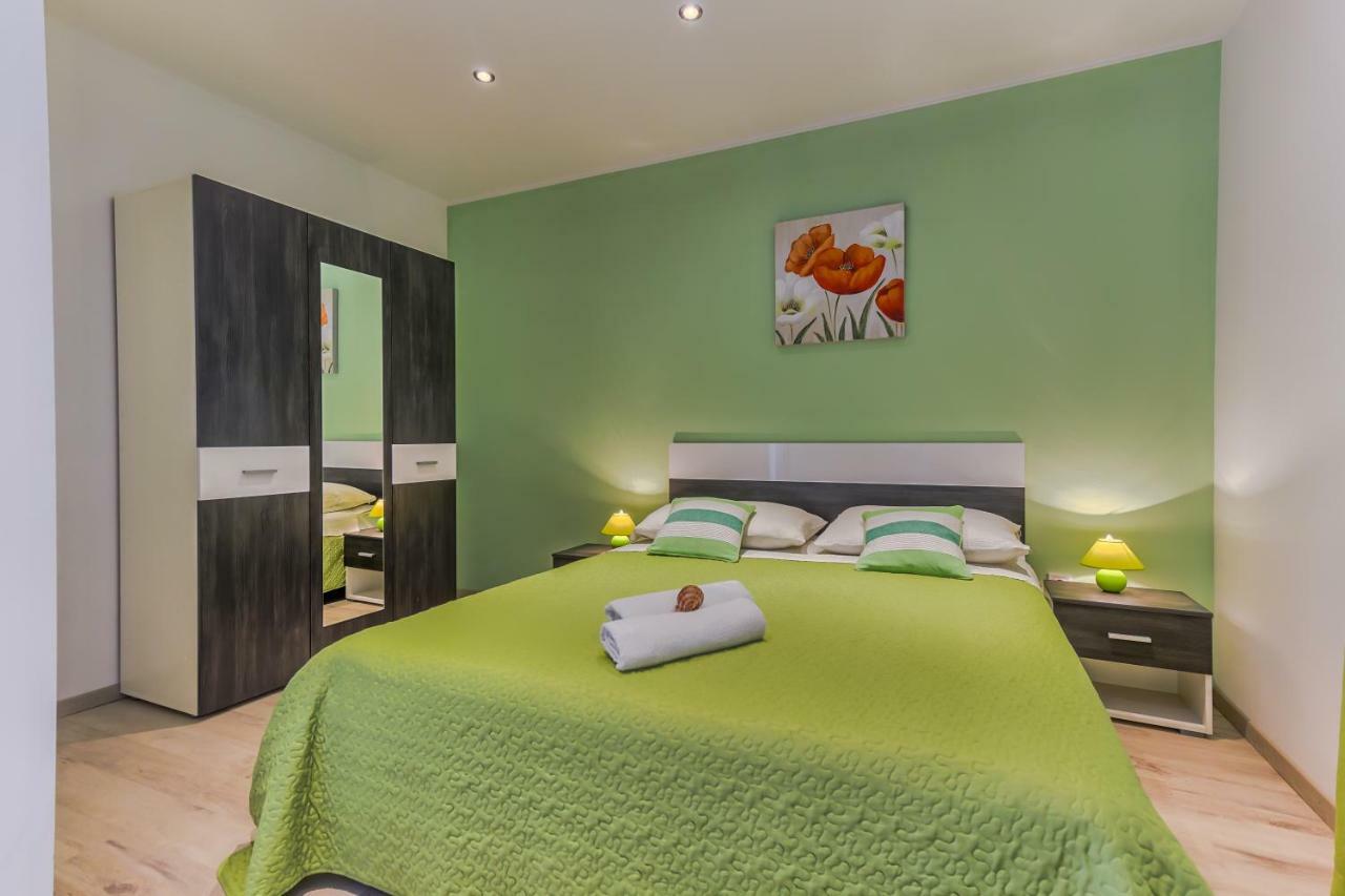 Apartment Adriano Bol Bagian luar foto