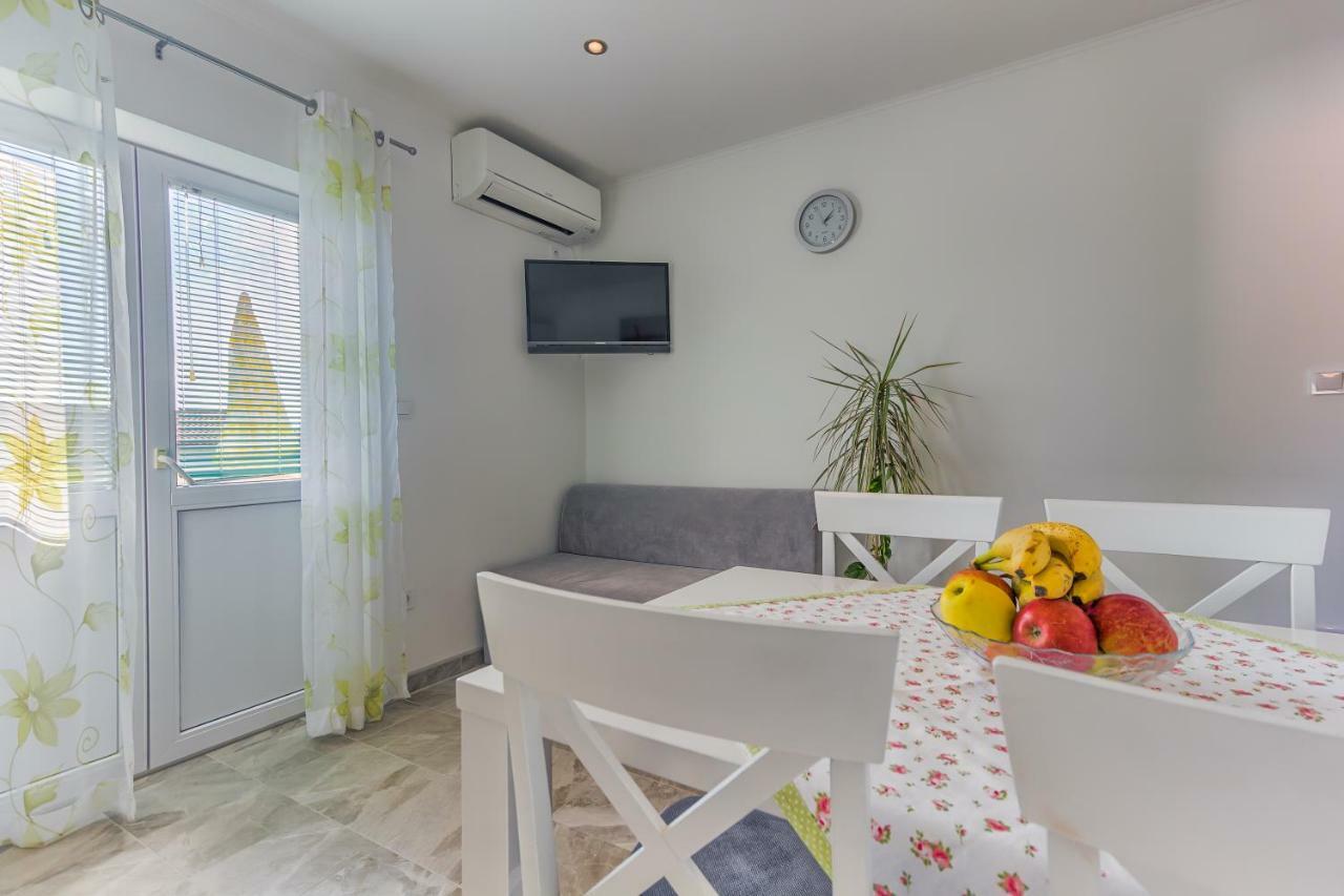 Apartment Adriano Bol Bagian luar foto