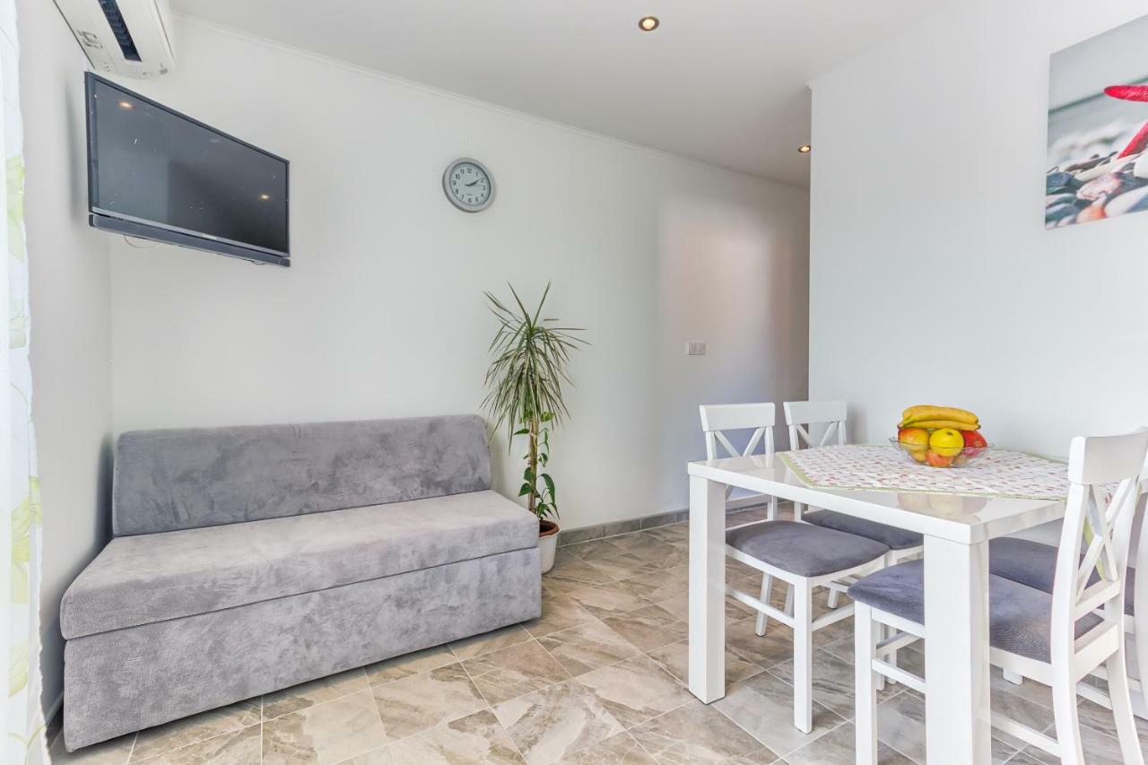 Apartment Adriano Bol Bagian luar foto